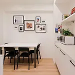 44 Market Place Apartment *