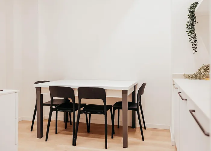 44 Market Place Apartment *