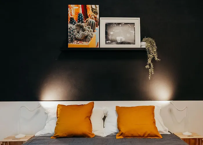 44 Market Place Apartment *