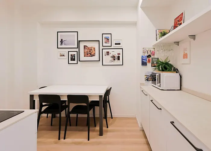 44 Market Place Apartment *